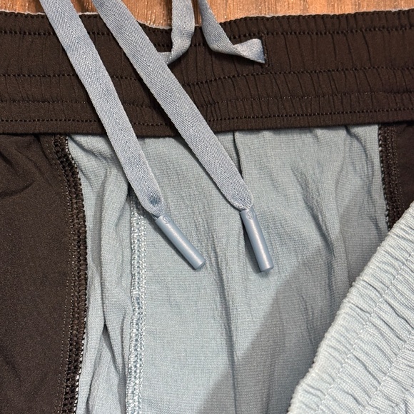 Lululemon Men's Stretch Ripstop Short - Picture 6 of 7